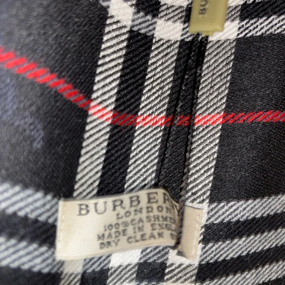 Burberry The Classic Check Cashmere Scarf for Women - 28”X66” - Picture 7 of 8